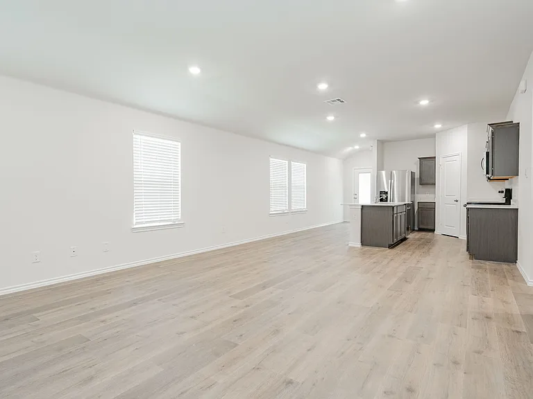 916 Sunrise Ln — Photo 6