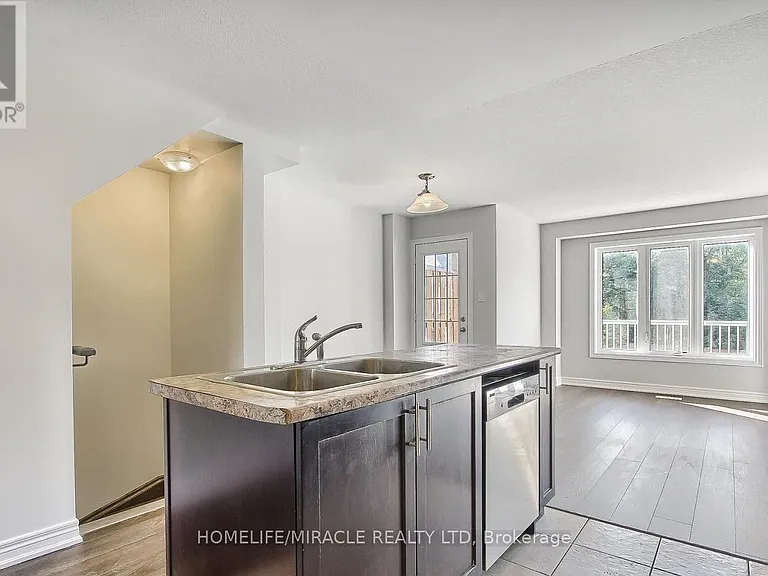 70 Knotty Pine Ave — Photo 8