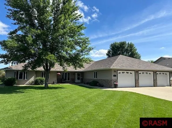 800 N 8th St, Nicollet, MN 56074