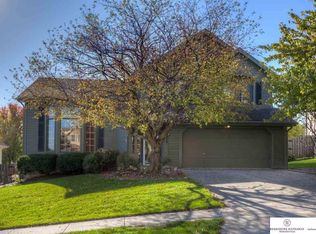 17329 William Cir, Omaha, NE 68130