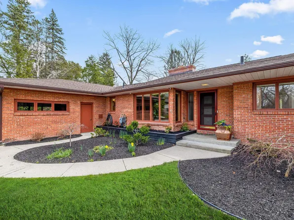 1423 Clover Ct, Midland, MI 48640