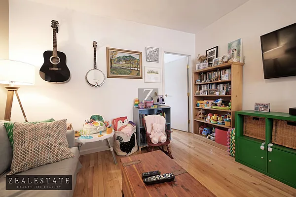 Rented by ZealEstate Group Inc | media 19