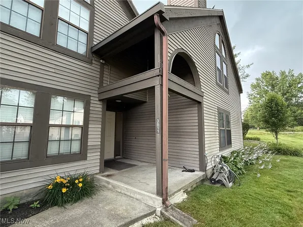 3811 Northwoods Ct NE Unit 2, Warren, OH 44483