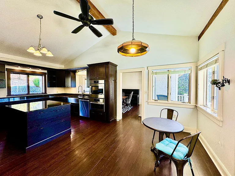 315 Bayview St — Photo 14
