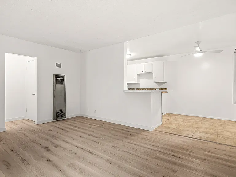 826 S Grand View St #1 — Photo 7