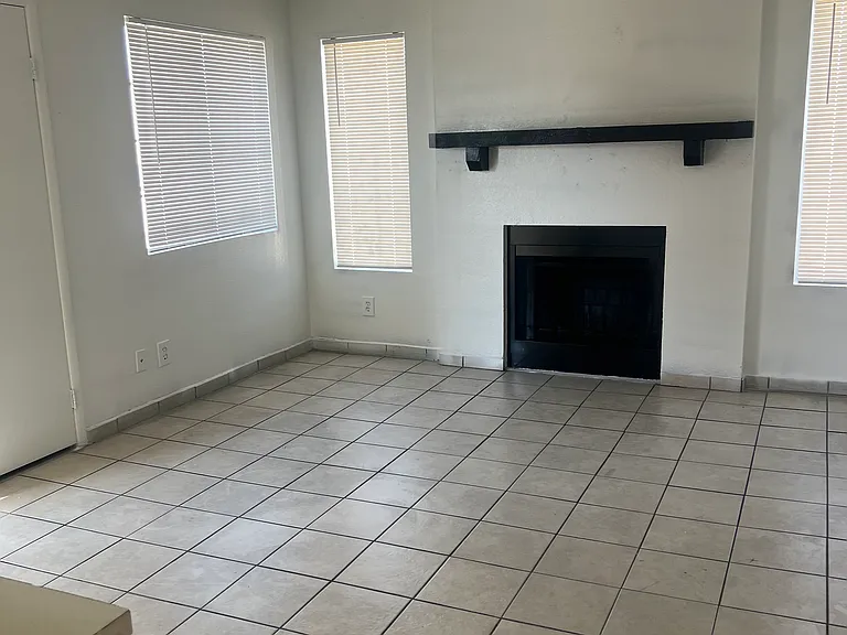 916 Snug Harbor St #B — Photo 1