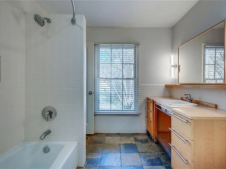 1910 Cullen Ave — Photo 10