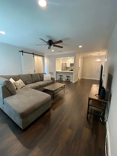 1202 Thorpe Ln Photo 1