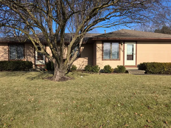 202-204 W Amie Ave, Hinckley, IL 60520