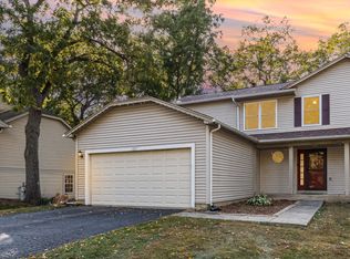 1201 Oak Ridge Dr, Streamwood, IL 60107