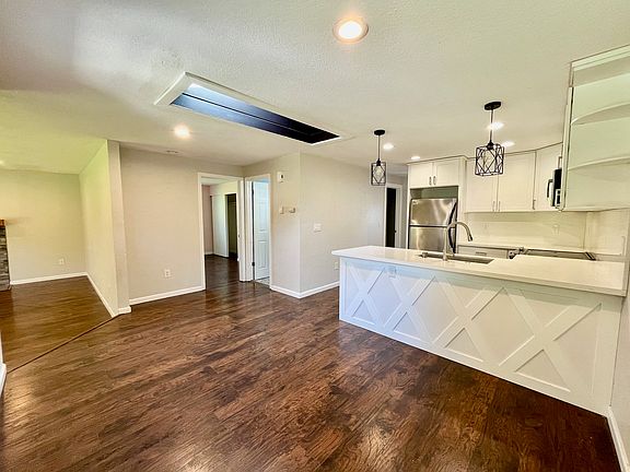 4th image of 14213 Admiralty Way #B