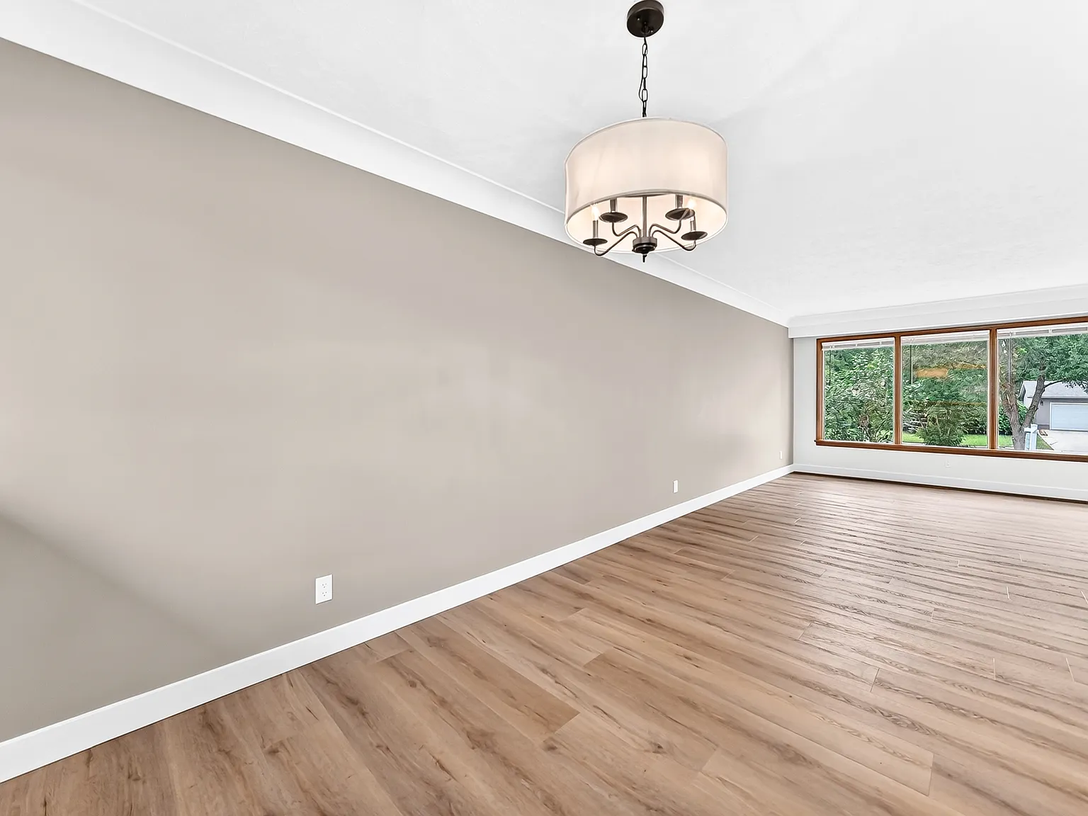 211 Strathmillan Road - 1 — Photo 4