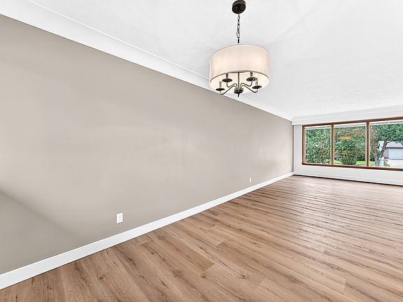 4th image of 211 Strathmillan Rd