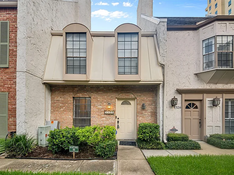 5328 Brownway St #B15 — Photo 3