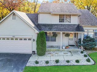 611 Carriage Hill Rd, Island Lake, IL 60042