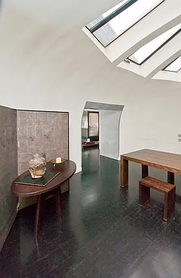 Sold by Azulay Group | media 21