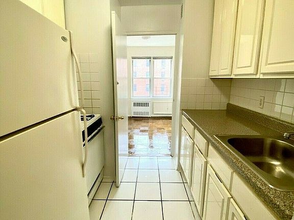 5th image of 144-10 Roosevelt Ave #4J