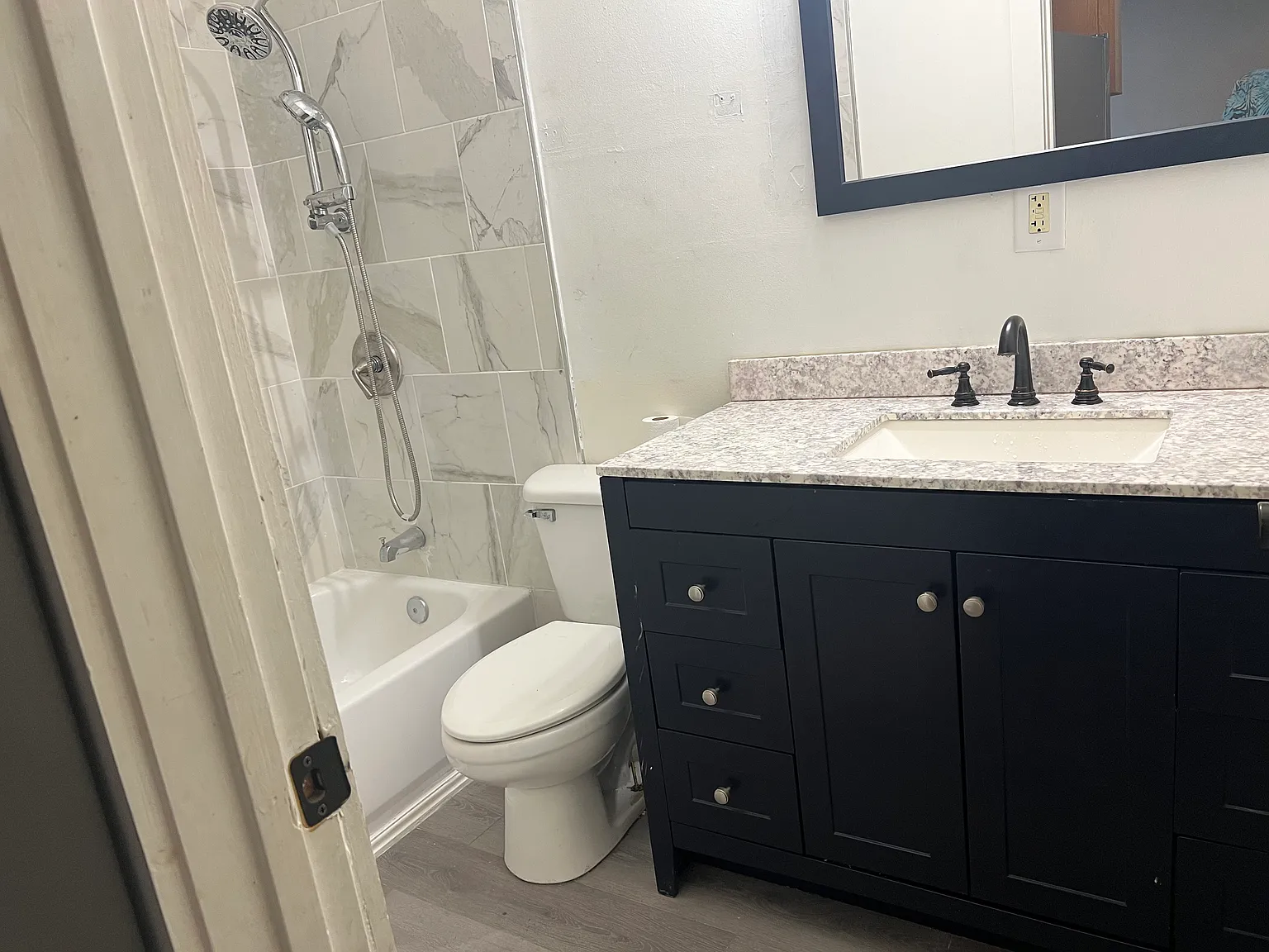 814 Sherburne Ave — Photo 3