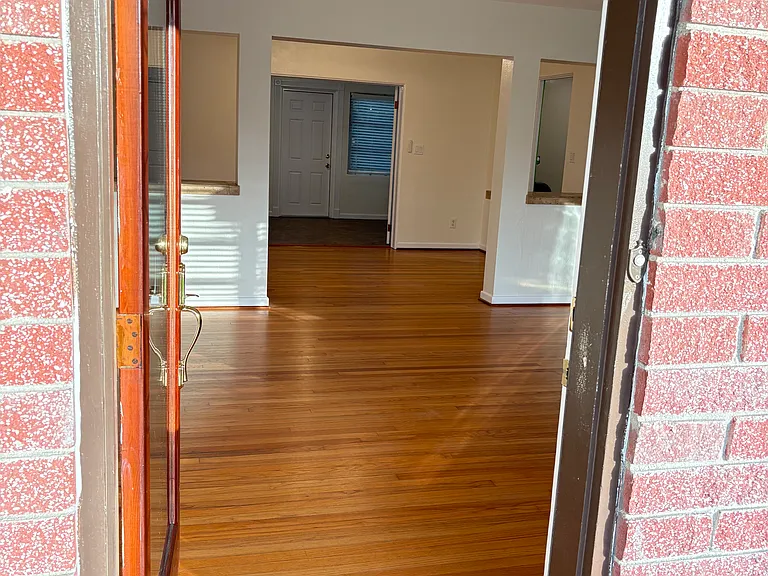 3243 N Orange Ave — Photo 5