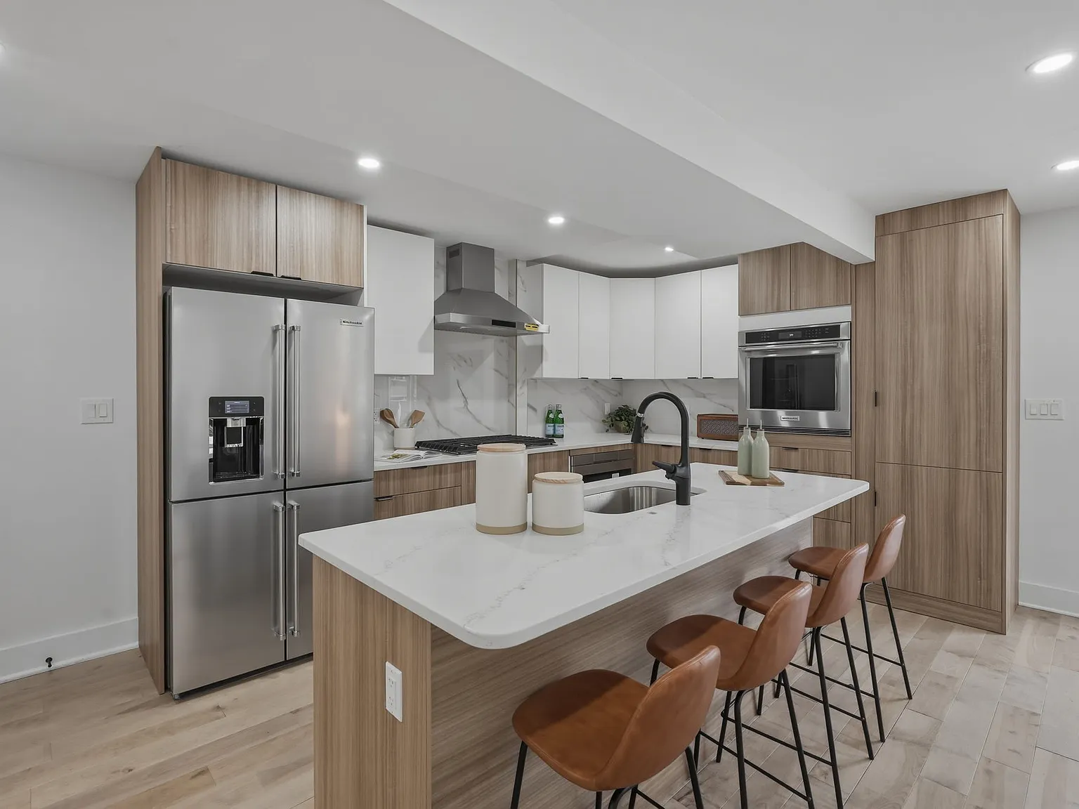 5 bed, 3100 sqft, $6,000 — Photo 2