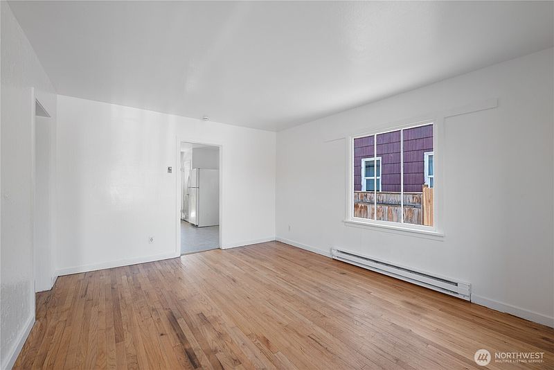 4th image of 228 24th Avenue