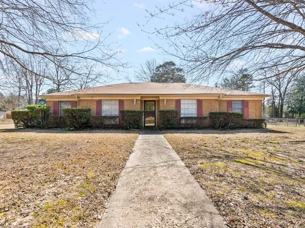 901 Dogwood St, Gilmer, TX 75644