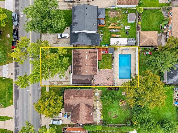 3rd image of 2547 Rivard Ave