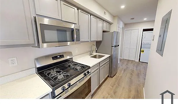 3 bed, $2,750 — Photo 1