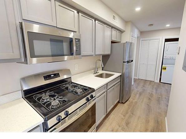 300 62nd St NE APT 202