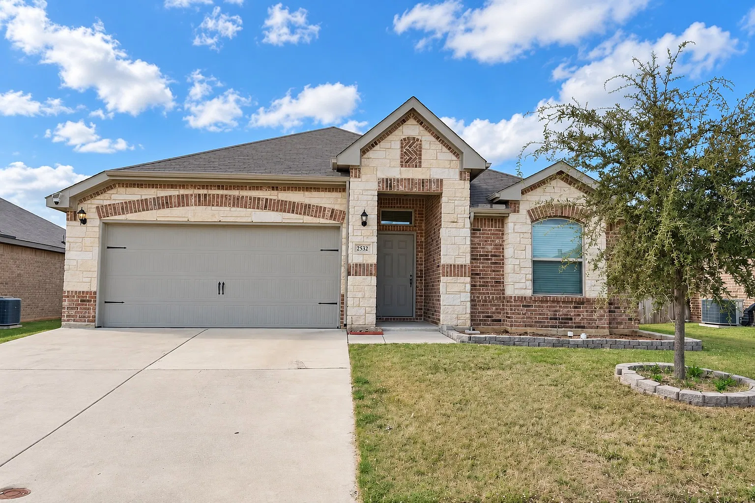 4 bed, 1911 sqft, $2,650 — Photo 1