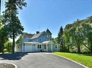 87 Dunlop Rd, Huntington, NY 11743