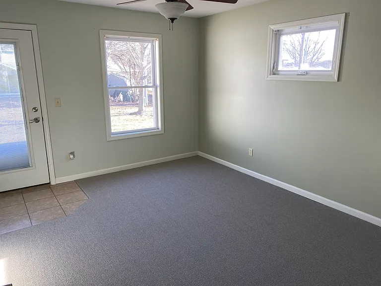 504 Colony Grv #A — Photo 10