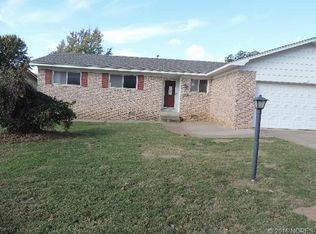 1310 N Garfield Ave W, Sand Springs, OK 74063