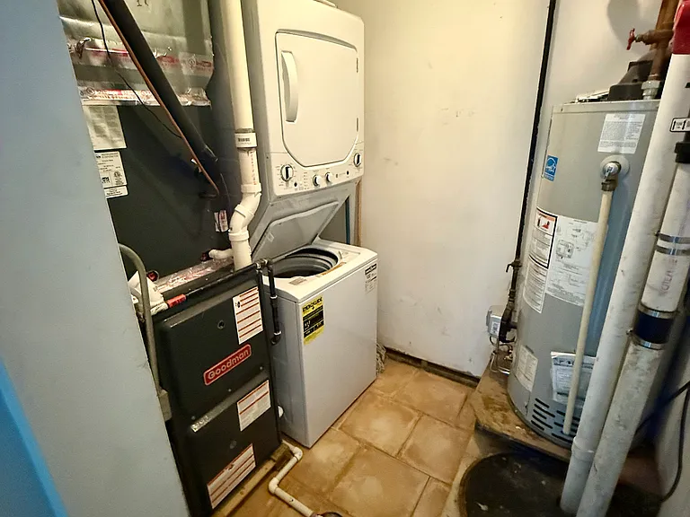 1741 W Erie St #1R — Photo 19