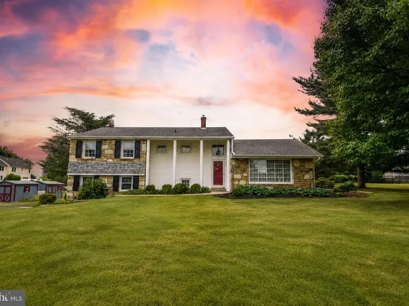 10 E Summit Ave, Telford, PA 18969