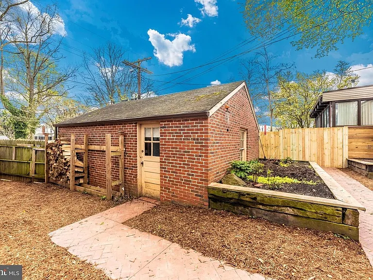 7023 Deerfield Rd — Photo 24