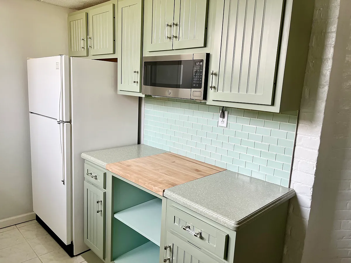 Kitchen - 606 Springfield Ave #1