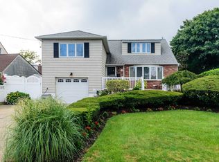 239 Lincoln Ave, Island Park, NY 11558