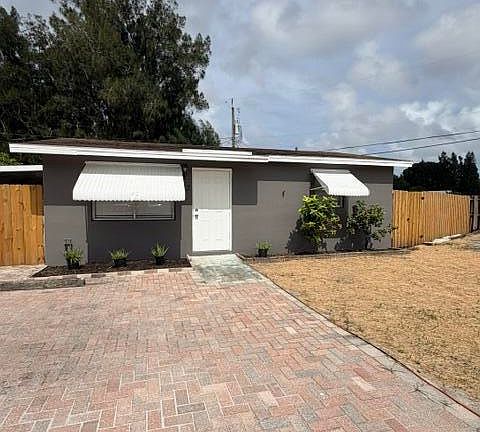 2nd image of 3642 Gulfstream Rd #3