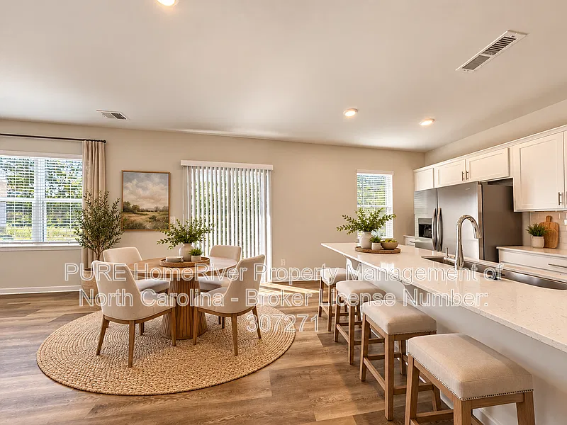 3 bed, 2.5 bath, 2175 sqft, $2,075 — Photo 3
