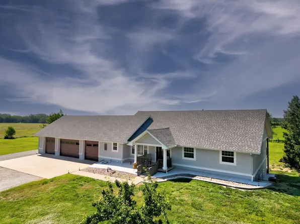 1107 W 33rd Ave, Winfield, KS 67156