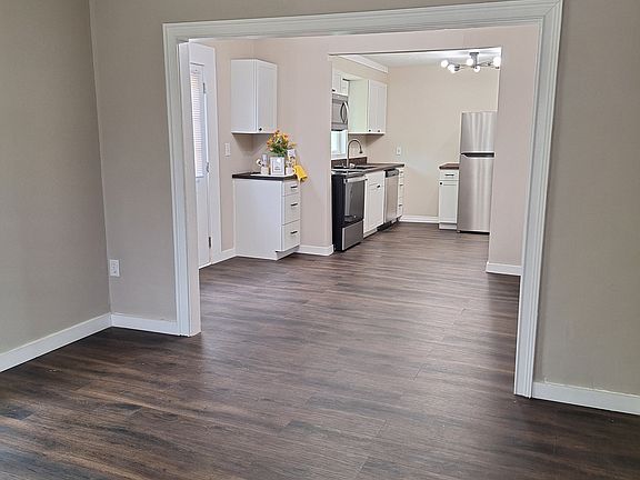 3rd image of 2404 Overlook Rd