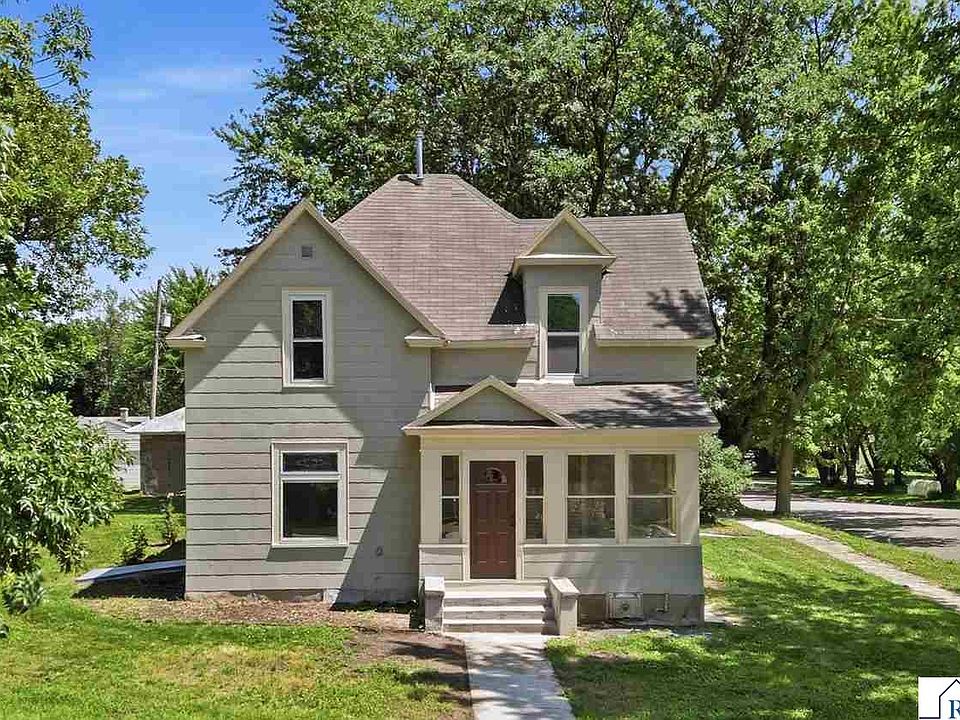 1st image of 103 N 3rd St