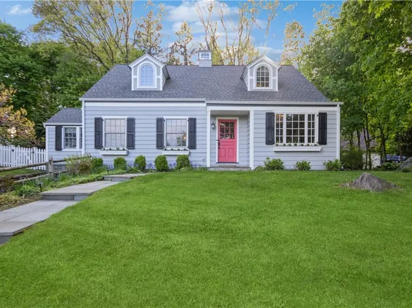 24 Iroquois Road, Pleasantville, NY 10570