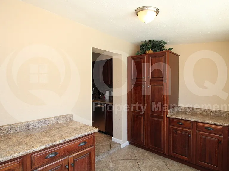 425 E Continental Dr — Photo 6