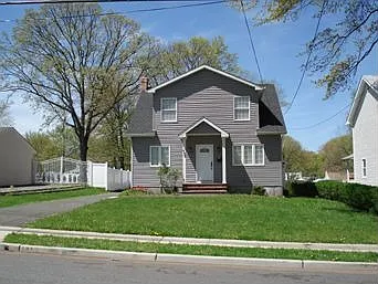131 Amherst Ave photo 1
