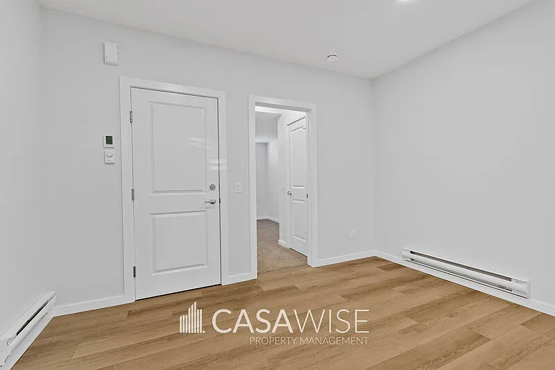 2 bed, 1.0 bath, 554 sqft, $1,200 — Photo 3