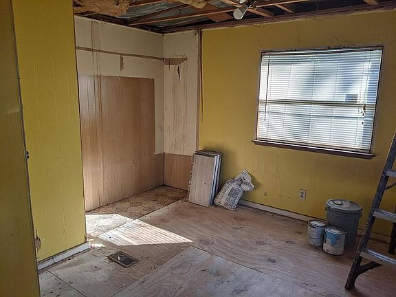3rd image of 150 Acapulco Ln