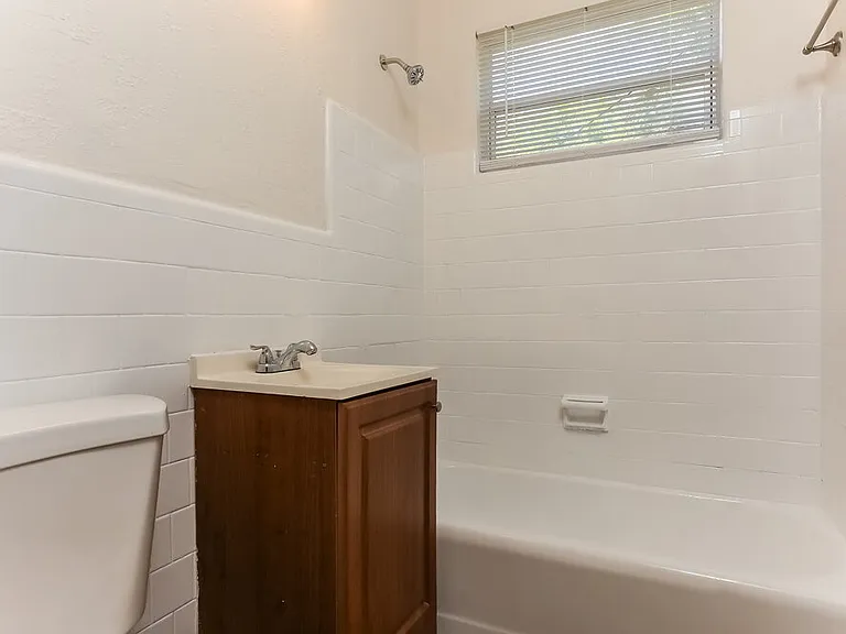 2323 NW 12th Ct — Photo 10