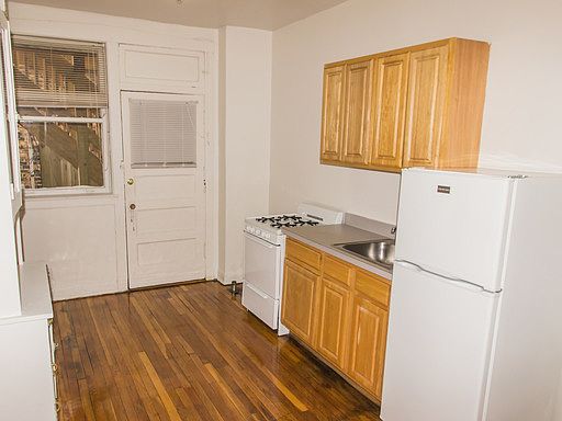 2nd image of 7755 N Sheridan Rd #002